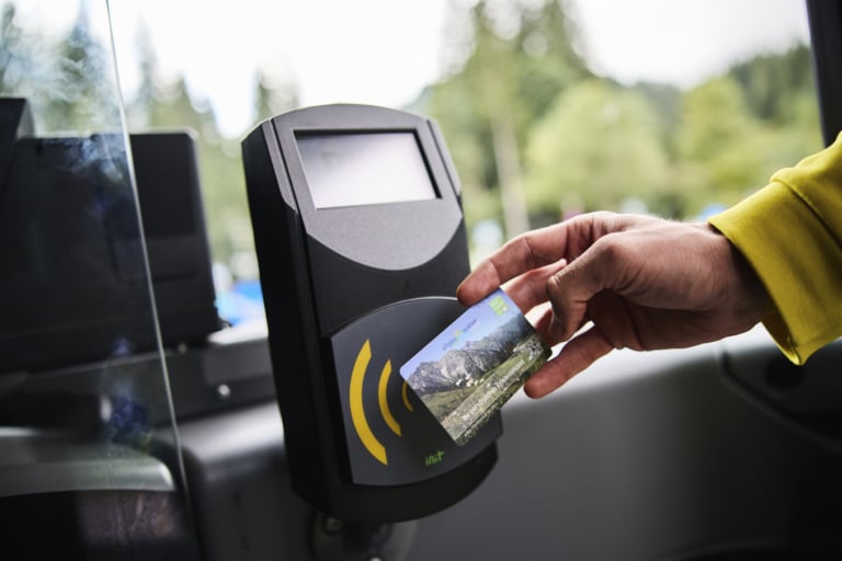 Berge im Sommer Bergbahnticket kostenfrei